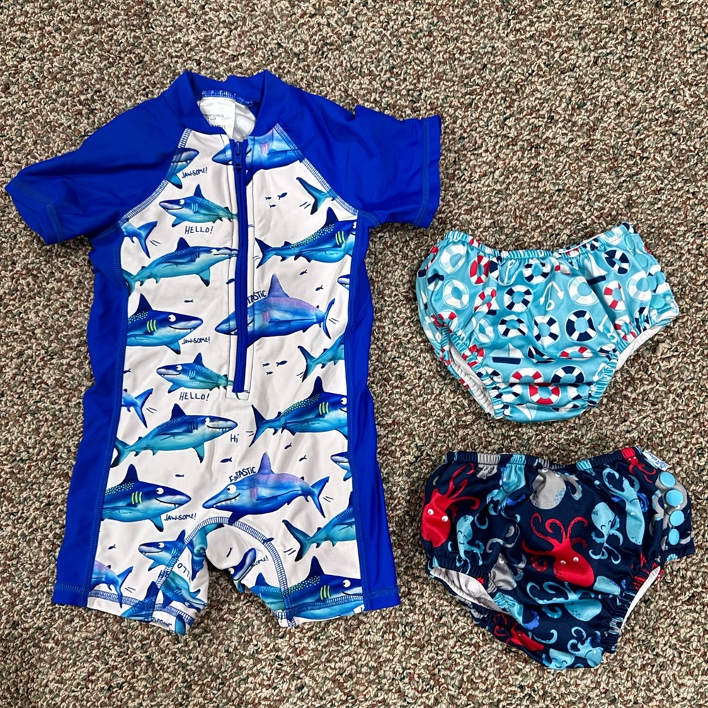 Infant/Toddler Blue Shark Print Short Sleeve Rash Guard Swimsuit & Swim Diapers